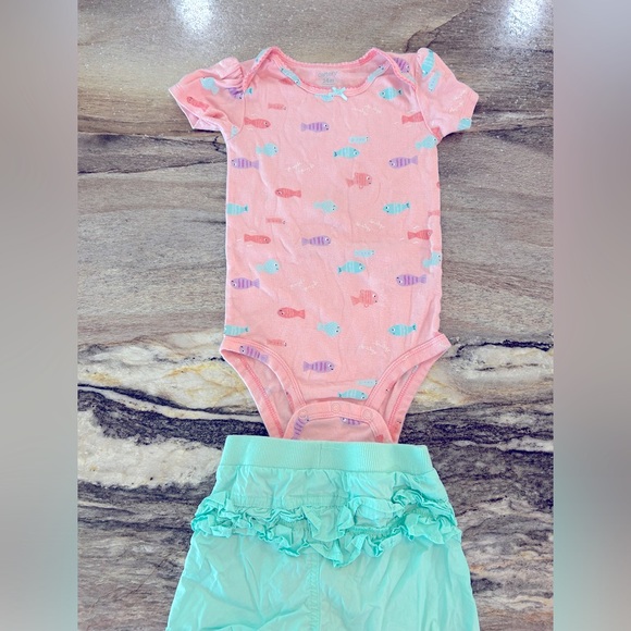 🐠Adorable and Fun 4 piece Summer Infant outfit Bundle! - Size 24 months! 🐟 - Picture 7 of 10